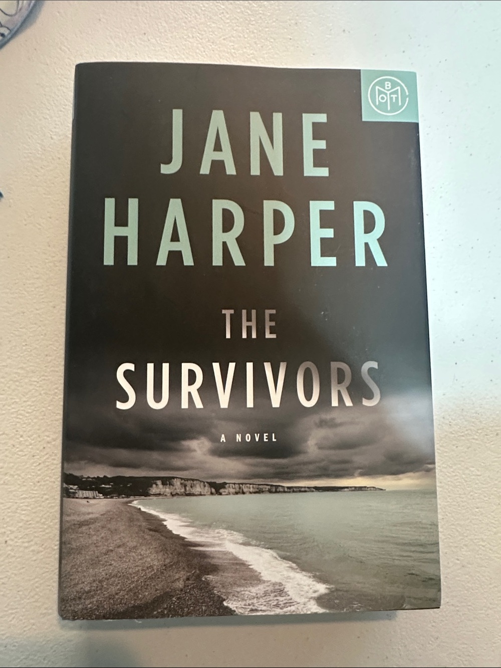 Jane Harper "The Survivors" Paperback Novel - Black & Teal Cover